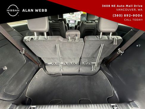 Used 2022 Chrysler Pacifica Touring-L w/ Uconnect Theater Family Group FWD image 31