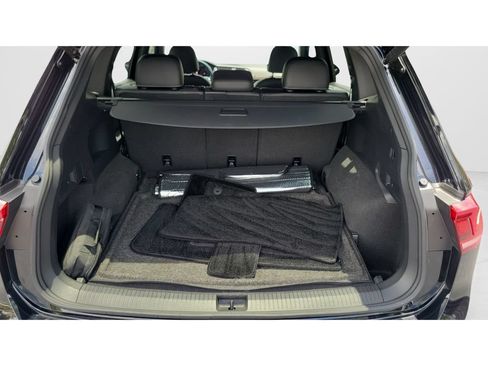 Used 2024 Volkswagen Tiguan SEL R-Line AWD/4WD image 9