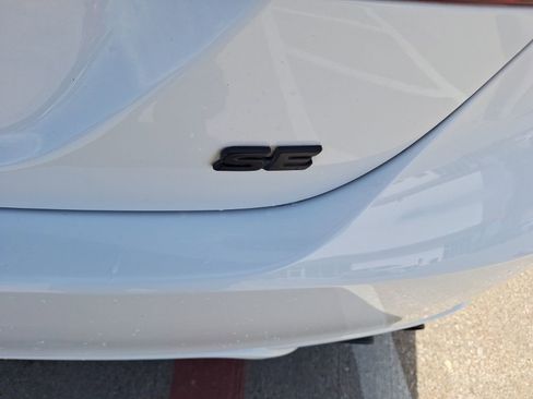 Used 2023 Toyota Camry SE image 12