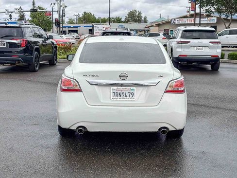 Used 2015 Nissan Altima 2.5 SV w/ Convenience Package FWD image 3