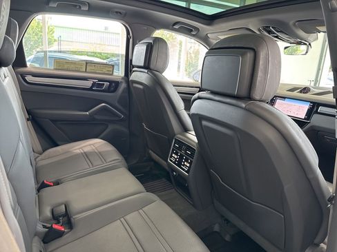 Used 2023 Porsche Cayenne Platinum Edition AWD/4WD image 44