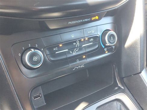 Used 2018 Ford Focus SE image 27