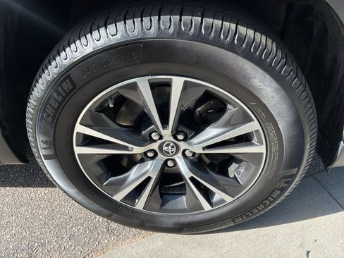 Used 2019 Toyota Highlander Plus FWD image 13