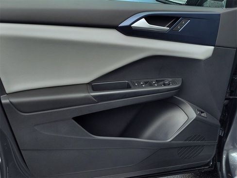 Used 2022 Volkswagen Taos SE image 10