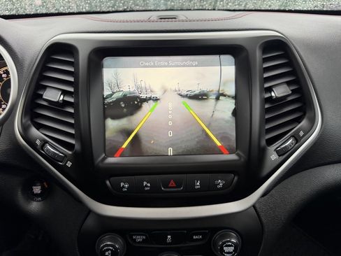 Used 2017 Jeep Cherokee Trailhawk image 24