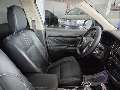 Used 2018 Mitsubishi Outlander SEL AWD/4WD image 27