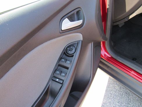 Used 2013 Ford Focus SE FWD image 13