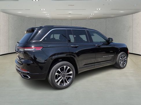 Used 2022 Jeep Grand Cherokee Overland RWD image 2