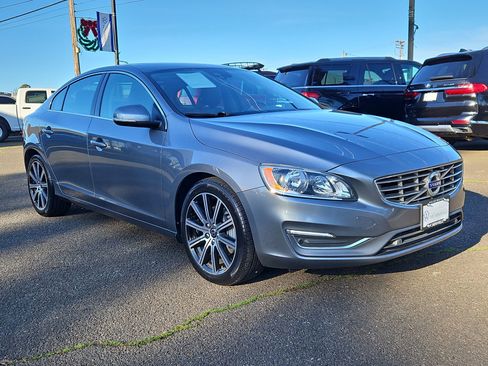 Used 2017 Volvo S60 T5 Inscription image 7