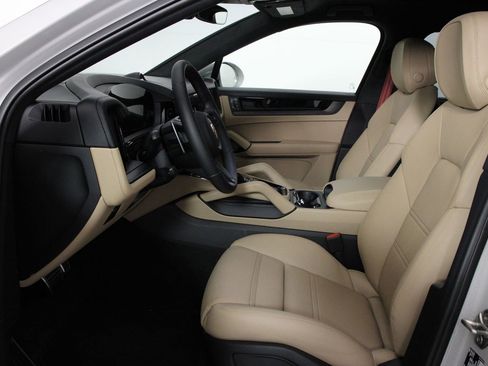 New 2026 Porsche Cayenne GTS image 5