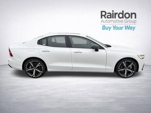 Used 2024 Volvo S60 B5 Core image 10