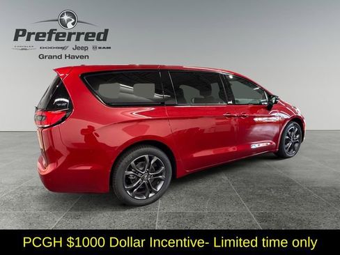 New 2026 Chrysler Pacifica Select image 16