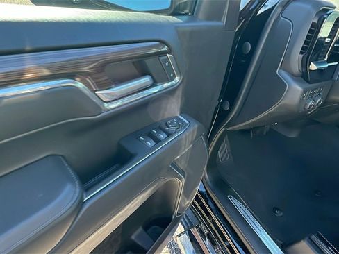 Used 2022 Chevrolet Silverado 1500 LT w/ Z71 Off-Road Package image 12