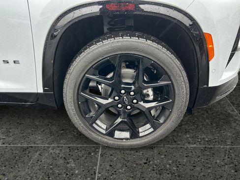 New 2026 Chevrolet Traverse RS image 9
