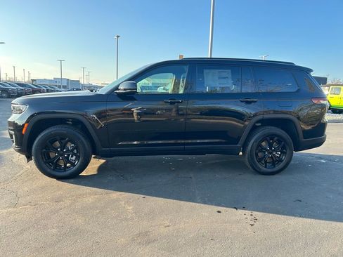 New 2025 Jeep Grand Cherokee L Altitude image 4