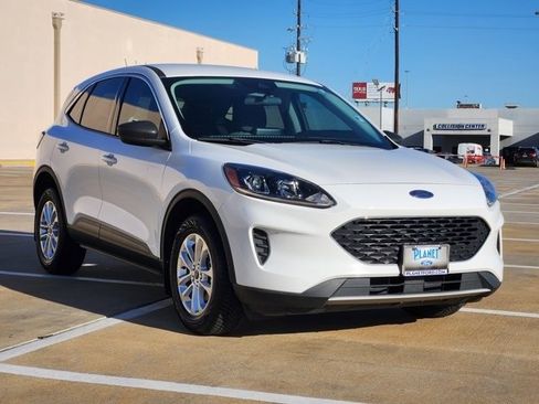Certified 2022 Ford Escape SE image 3