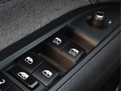 Used 2025 Jeep Compass Sport AWD/4WD image 17