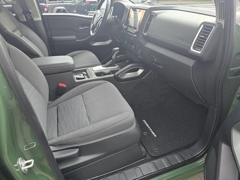 Used 2023 Nissan Frontier SV w/ SV Convenience Package image 3