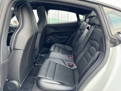 Used 2021 Porsche Taycan image 42
