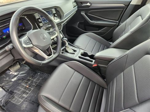 Used 2024 Volkswagen Jetta SE image 7