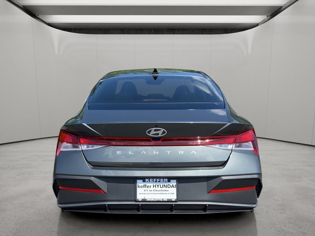 Certified 2026 Hyundai Elantra SE FWD image 4