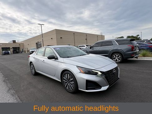 Used 2024 Nissan Altima 2.5 SV FWD image 7