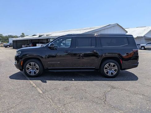 Used 2025 Jeep Wagoneer L 4WD w/ Premium Group I image 7