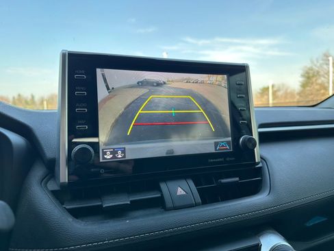 Used 2022 Toyota RAV4 XLE image 10