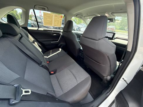 Used 2025 Toyota RAV4 XLE AWD/4WD image 27