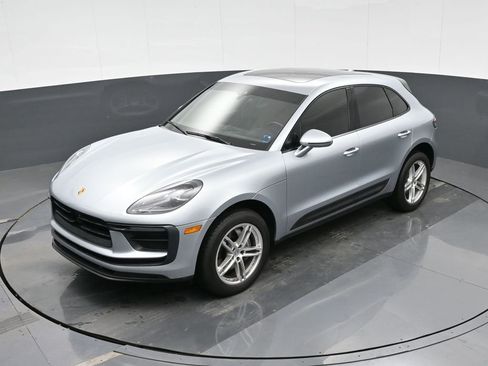 Certified 2022 Porsche Macan image 26