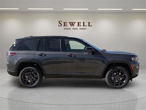 New 2025 Jeep Grand Cherokee Limited image 5