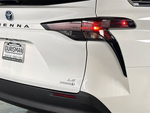 Used 2024 Toyota Sienna LE image 8
