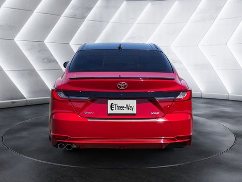 Used 2025 Toyota Camry XSE FWD image 4