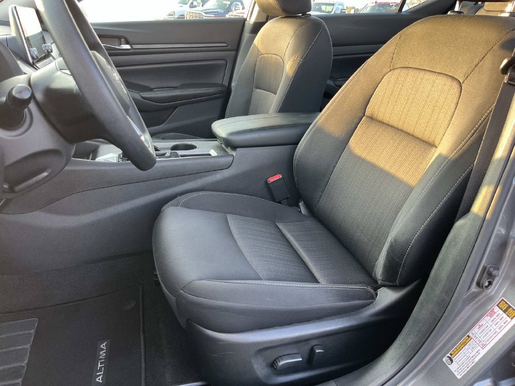 Used 2025 Nissan Altima 2.5 SV FWD image 26