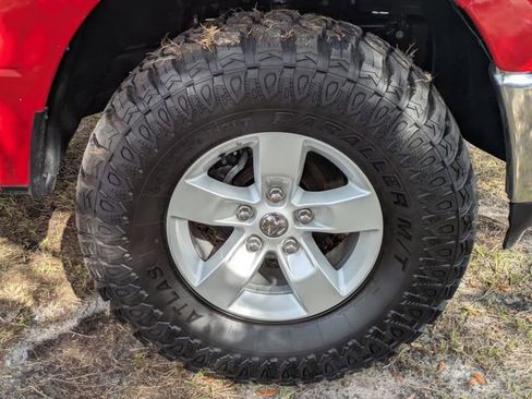 Used 2021 RAM 1500 Classic SLT image 9