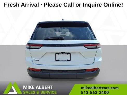 Used 2023 Jeep Grand Cherokee Altitude image 6