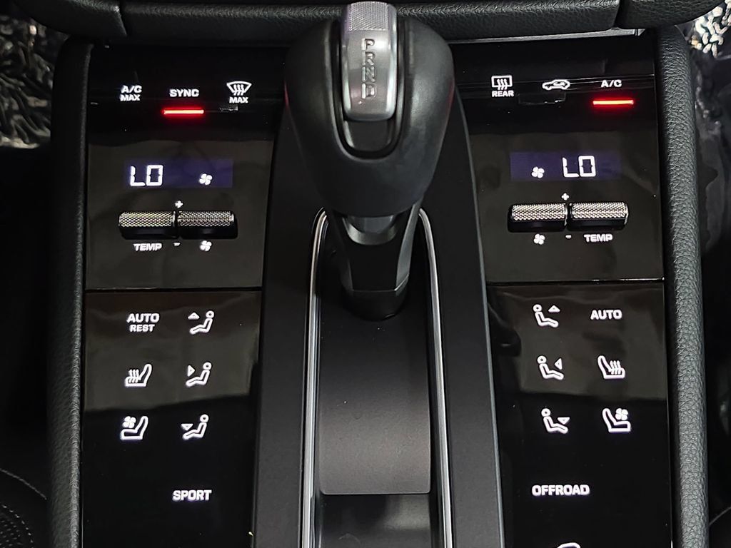 Certified 2026 Porsche Macan AWD/4WD image 19