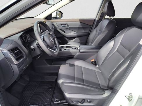 Used 2023 Nissan Rogue SV w/ SV Premium B Package image 10