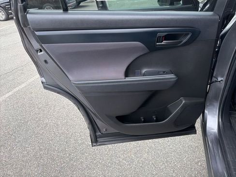 Used 2023 Toyota Highlander L image 14