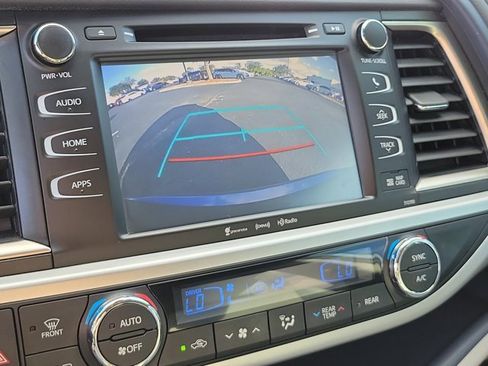 Used 2019 Toyota Highlander XLE image 29