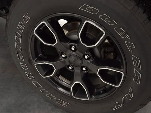 Used 2017 Jeep Wrangler Unlimited Sahara image 9