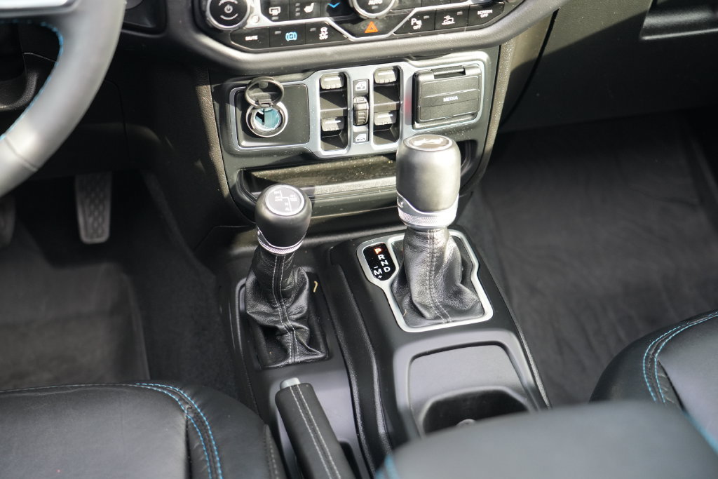 Used 2024 Jeep Wrangler High Altitude AWD/4WD image 27