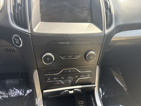 Used 2019 Ford Edge SEL FWD image 26