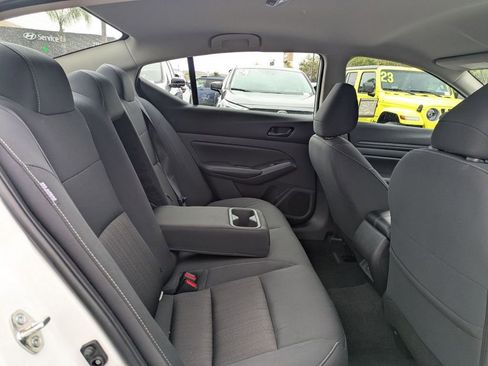 Used 2025 Nissan Altima 2.5 SV FWD image 30