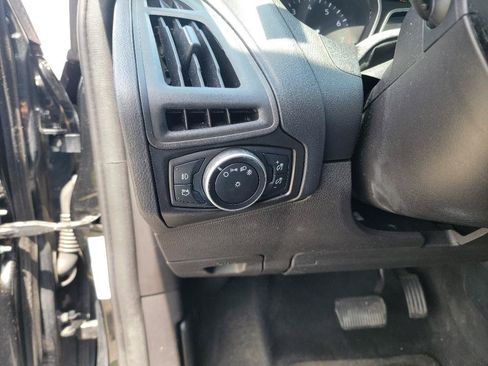 Used 2015 Ford Focus SE w/ Equipment Group 201A FWD image 14