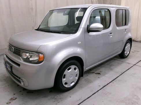 Used 2010 Nissan Cube 1.8 S w/ Interior Illumination Pkg FWD image 2
