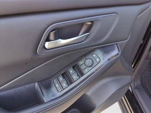Used 2026 Nissan Rogue SV FWD image 11