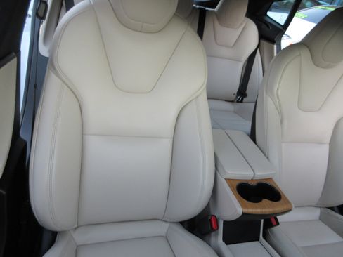 Used 2020 Tesla Model S Long Range Plus image 29