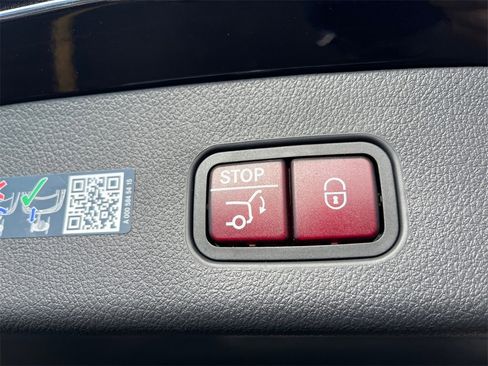 Certified 2025 Mercedes-Benz GLC 300 4MATIC image 26