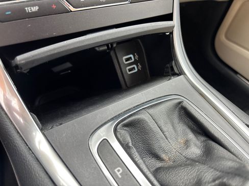 Used 2018 Ford Edge Titanium w/ Technology Package image 23